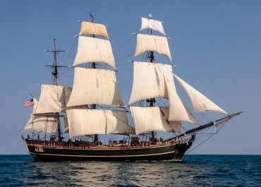 HMS_BOUNTY_II_with_Full_Sails